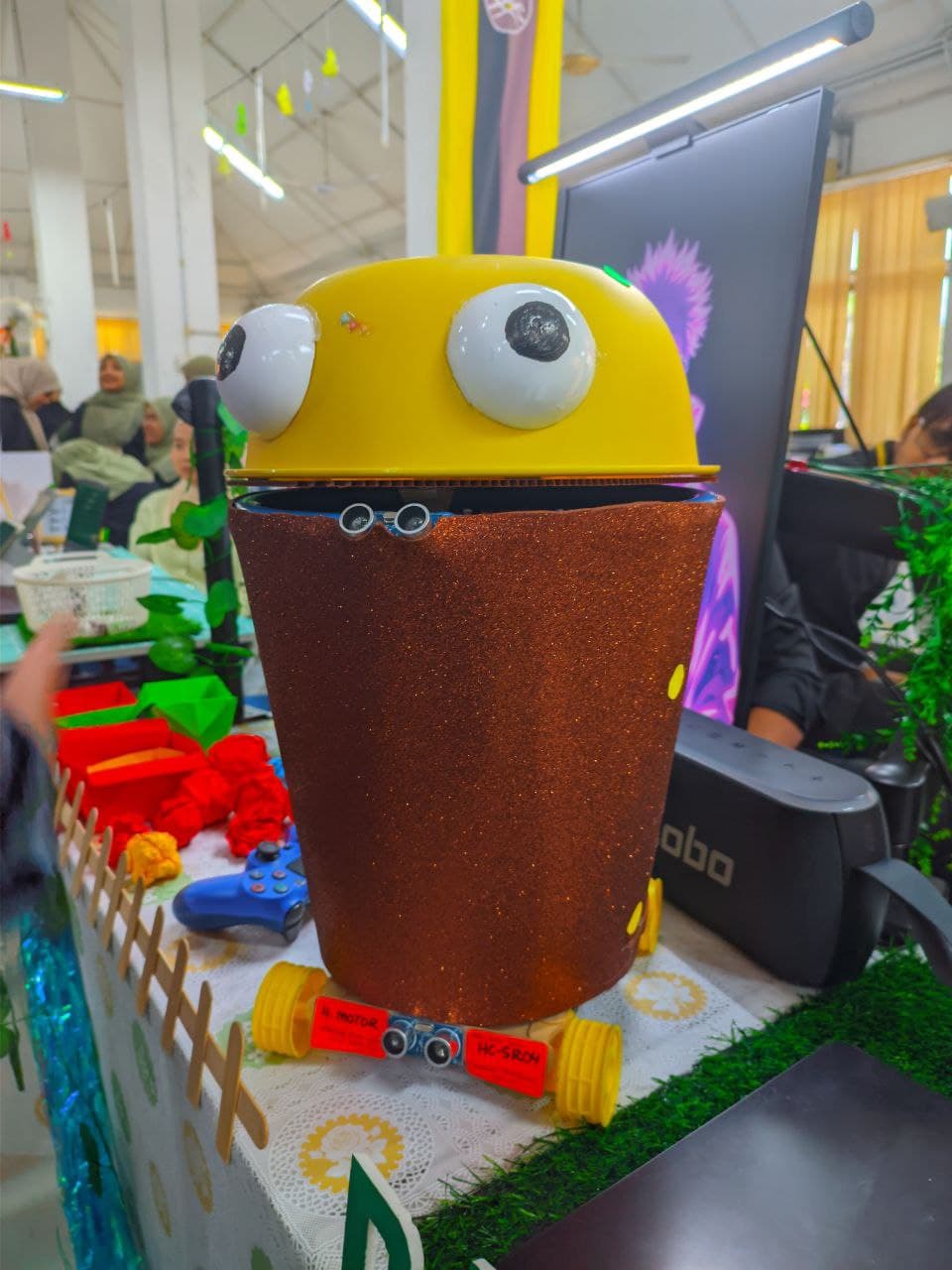 RepoBin physical prototype at the PRiDE INnovation Showcase exhibition